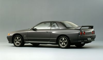 Автостекла Nissan Skyline R32 c установкой в Москве